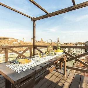 https://grand-canal-design-apartment.hotelslidodijesolo.com